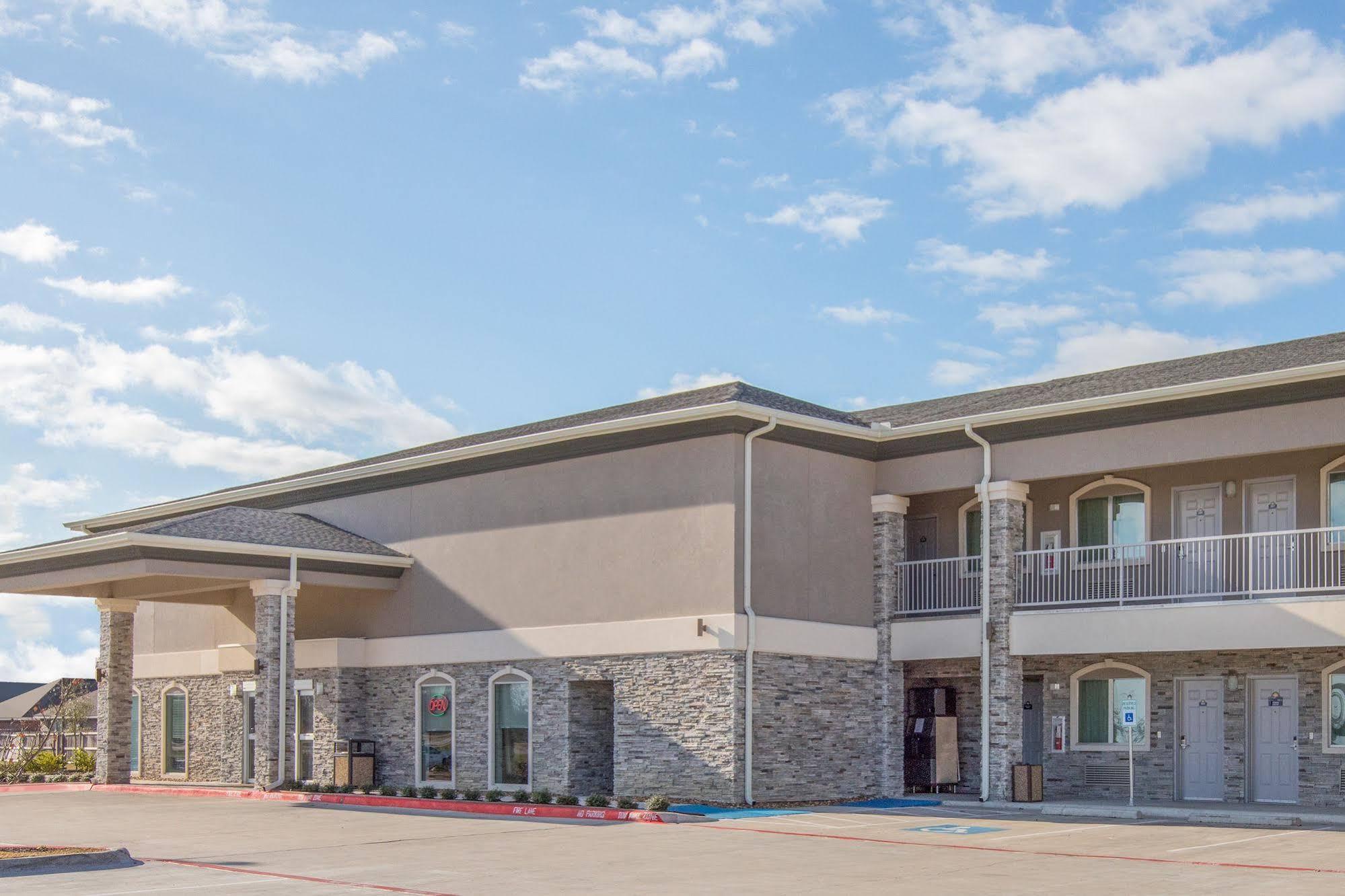 Days Inn By Wyndham Bryan Exterior photo